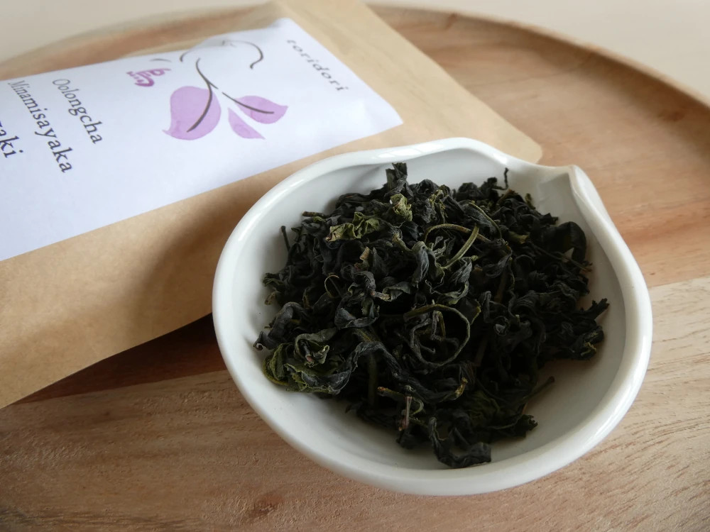 Tea leaves of Oolongcha Minamisayaka with Toridori package